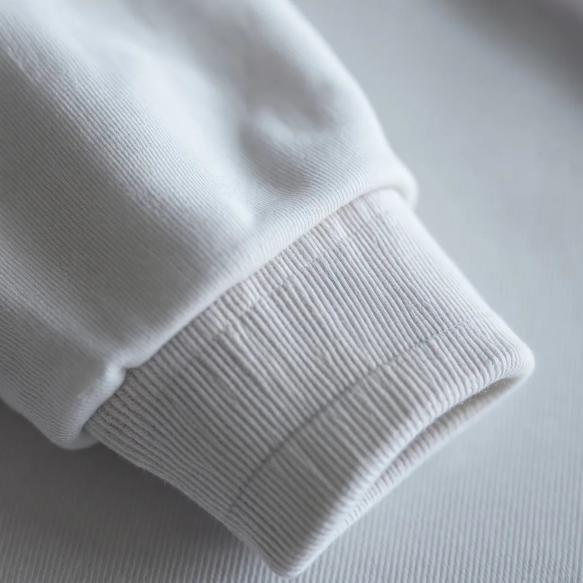 Hoodie in White · ribbed cuff